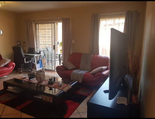 2 BEDROOM PROPERTY TO RENT IN EQUESTRIA